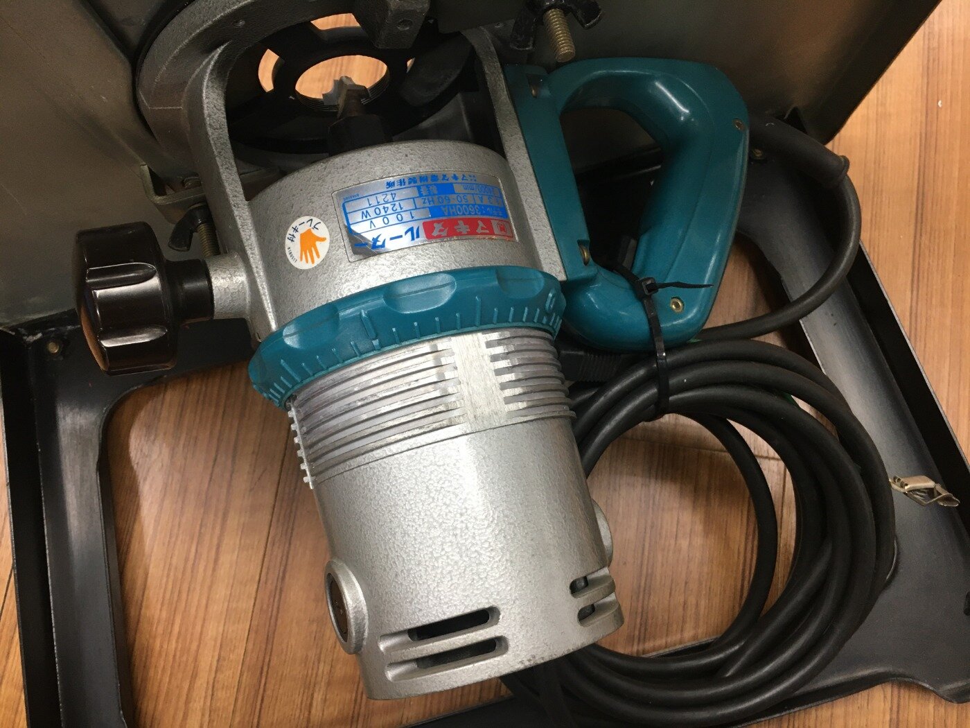 ☆品☆makita マキタ 100V 12mm ルーター 3600HA 穴あけ 木材加工 トリマー 63125