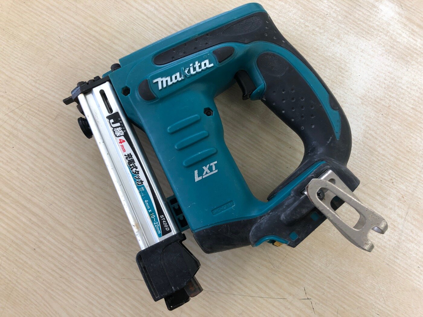 マキタ充電式タッカー10㎜J線 （14.4Vタッカ】マキタのST420Dが入荷  