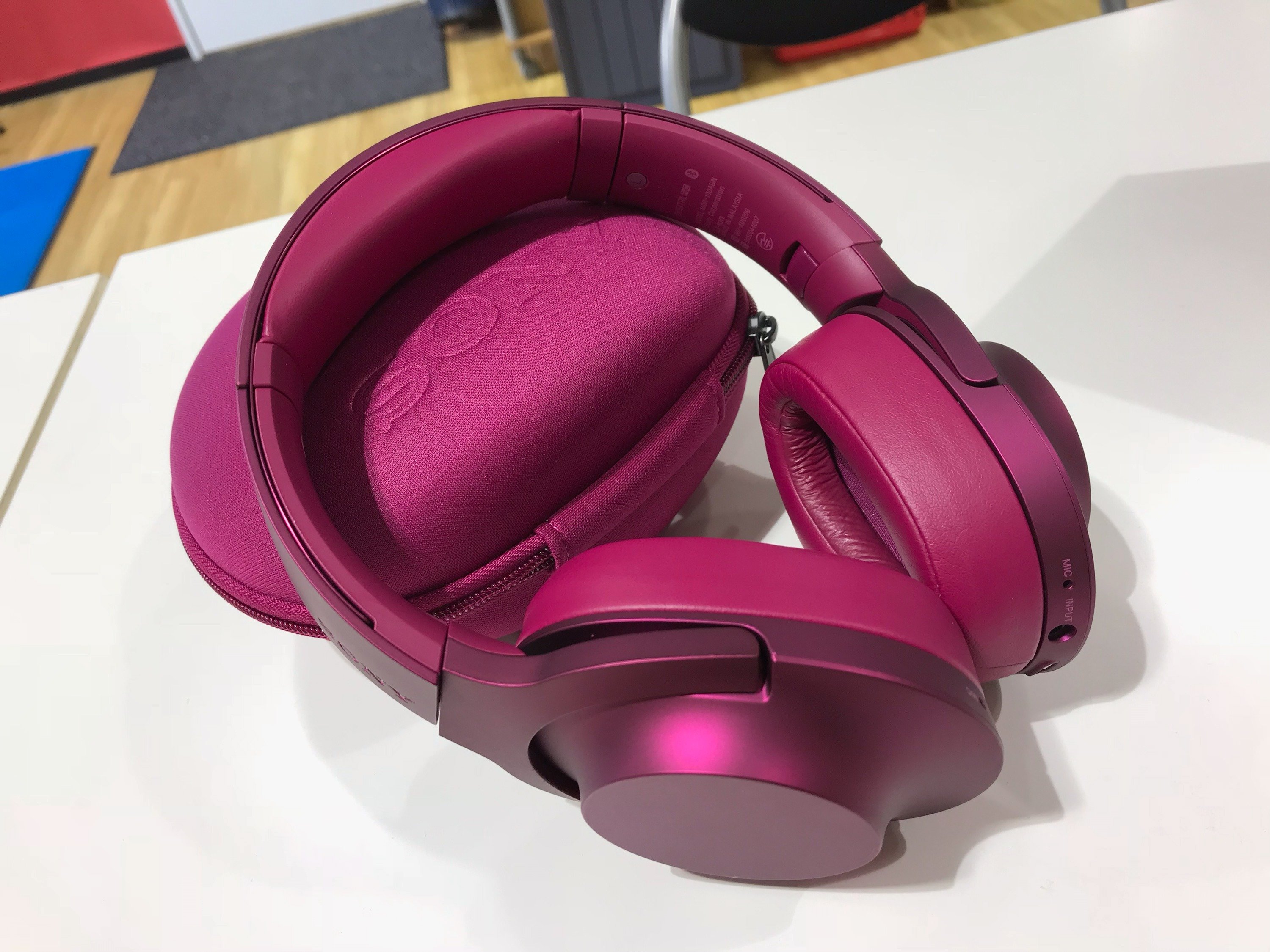 SONY ワイヤレスノイズキャンセリングヘッドホン h.ear on Wireless NC